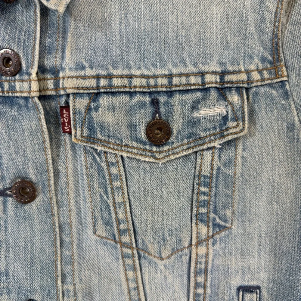 Levis levi positively